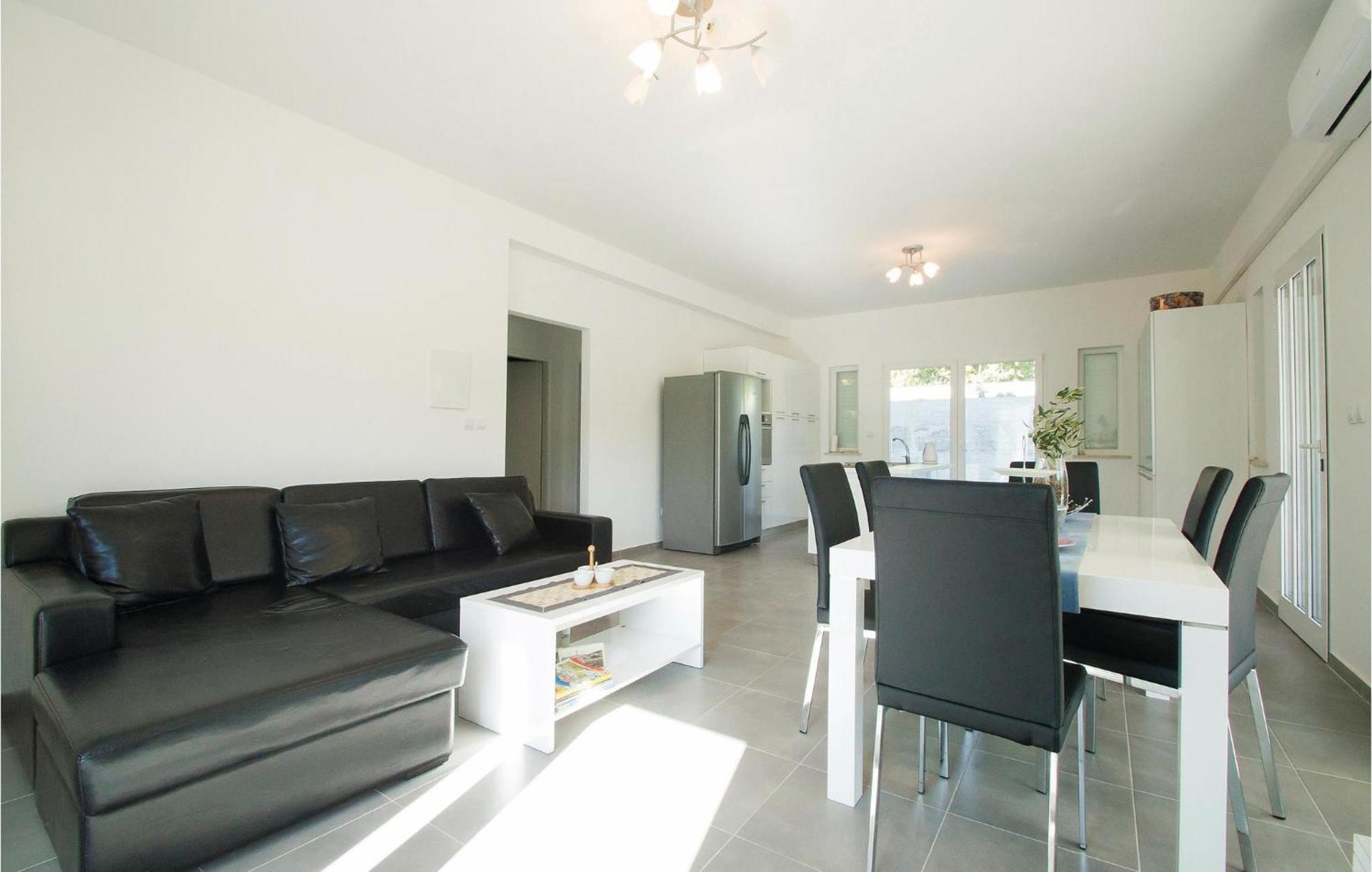 Stunning Apartment In Grscica With Kitchen Prizba Exteriör bild